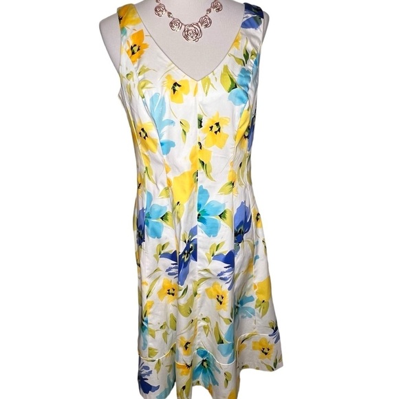 Lauren Ralph Lauren Dresses & Skirts - Lauren Ralph Lauren Yellow Floral Print Sleeveless Dress Sz 8 V Neck Knee Length
